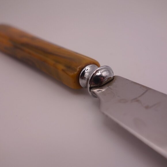 Set of Six(6) Deluxe Tablemates Made by Craftsmen Faux Bone Handle Butter Knives - Picture 12 of 13